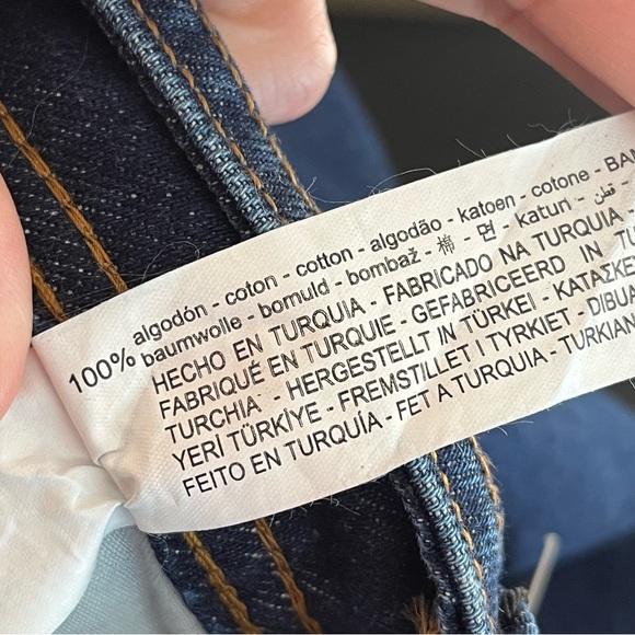 NWT ZARA Mid Rise Flare Dark Wash Jean - Size 8 - Picture 11 of 15